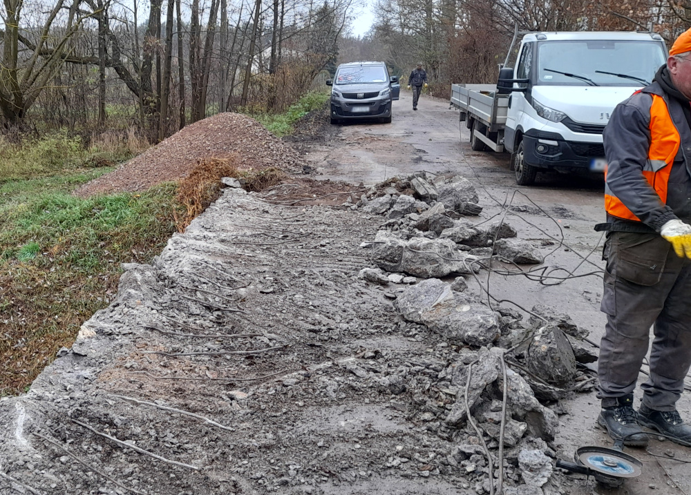 Z powodu remontu zamknięty został most w ciągu drogi gminnej nr 400202W Wola Lipieniecka Duża - Kuźnia