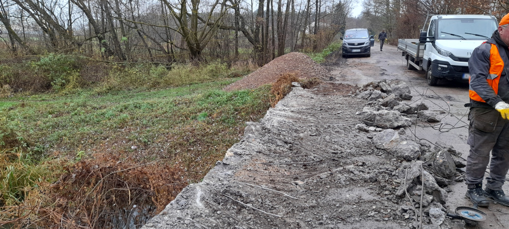 Z powodu remontu zamknięty został most w ciągu drogi gminnej nr 400202W Wola Lipieniecka Duża - Kuźnia