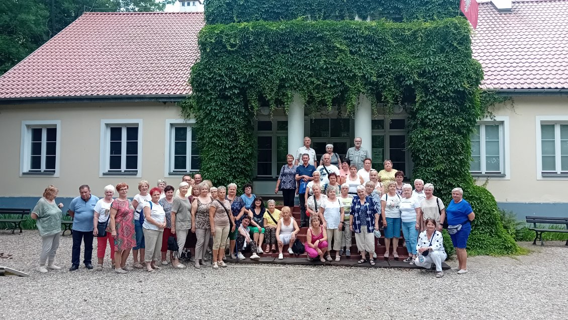 uczesticy wycieczki w ramach zadania Seniorzy to MY